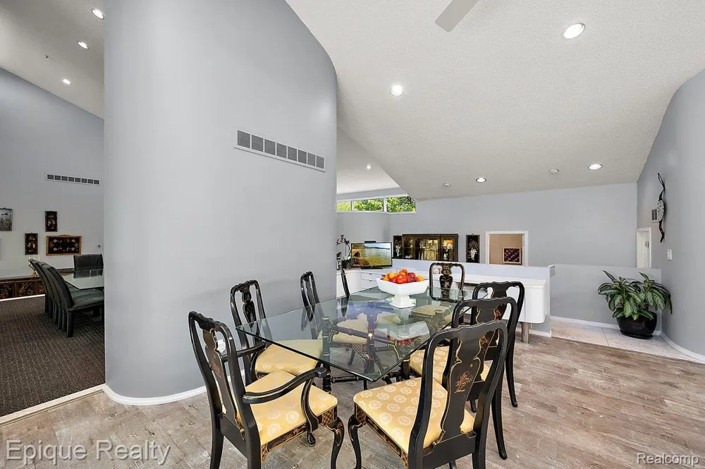 1848 Golf Ridge Drive S Bloomfield Hills City, MI 48302