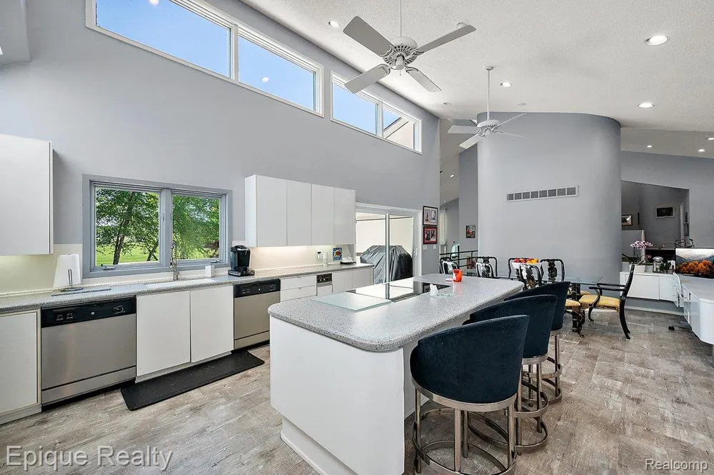 1848 Golf Ridge Drive S Bloomfield Hills City, MI 48302