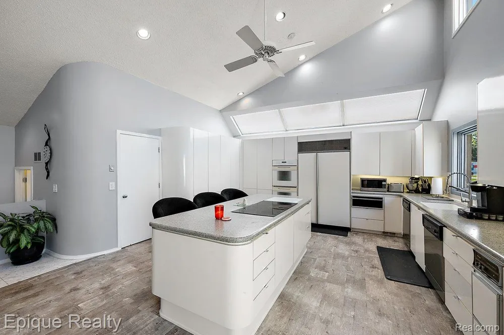 1848 Golf Ridge Drive S Bloomfield Hills City, MI 48302