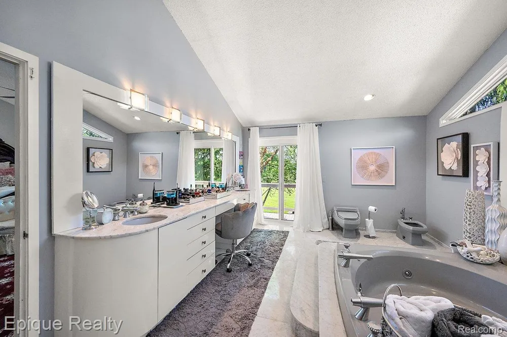1848 Golf Ridge Drive S Bloomfield Hills City, MI 48302