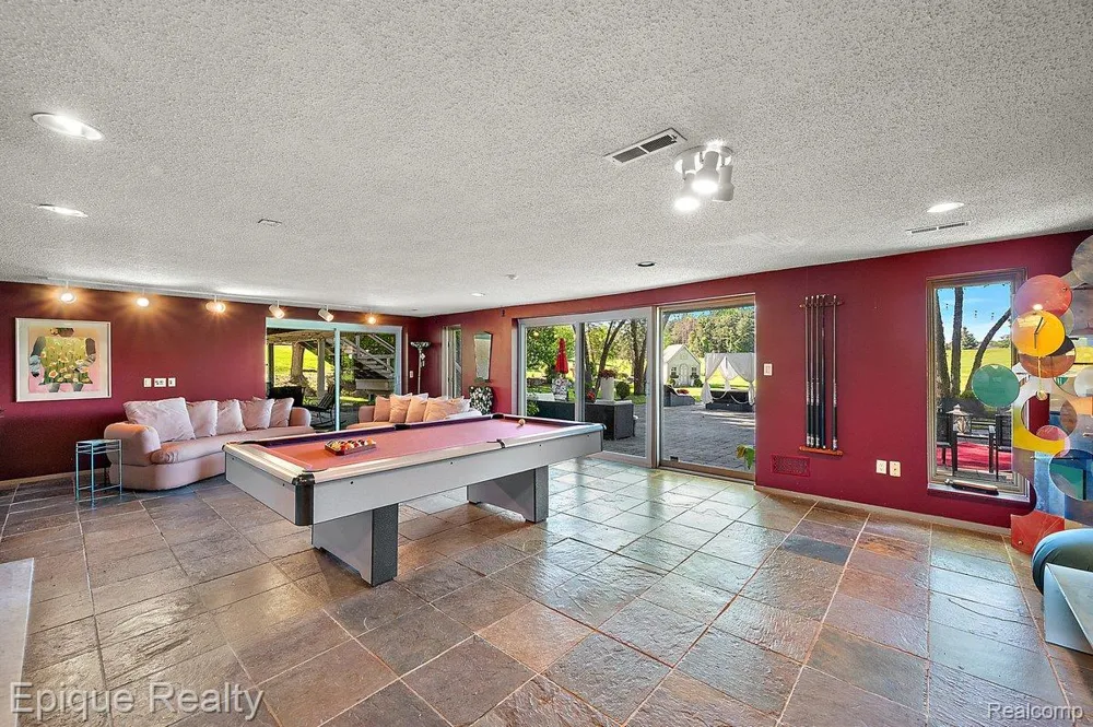 1848 Golf Ridge Drive S Bloomfield Hills City, MI 48302