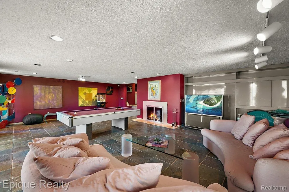 1848 Golf Ridge Drive S Bloomfield Hills City, MI 48302