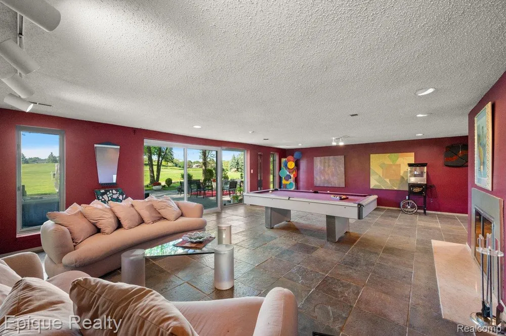 1848 Golf Ridge Drive S Bloomfield Hills City, MI 48302