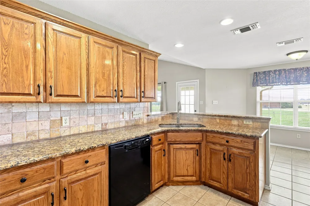 101 Cheyenne Trail Trenton, TX 75490