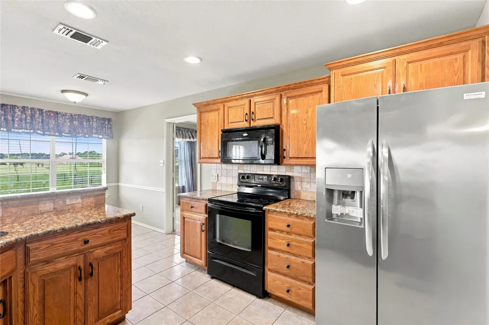 101 Cheyenne Trail Trenton, TX 75490