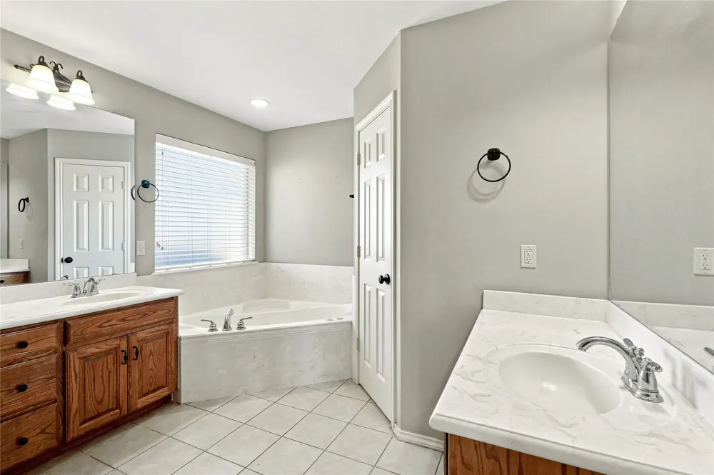 101 Cheyenne Trail Trenton, TX 75490