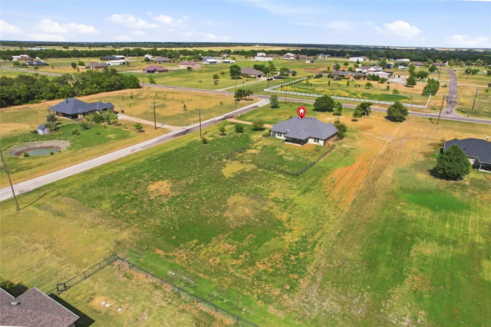 101 Cheyenne Trail Trenton, TX 75490