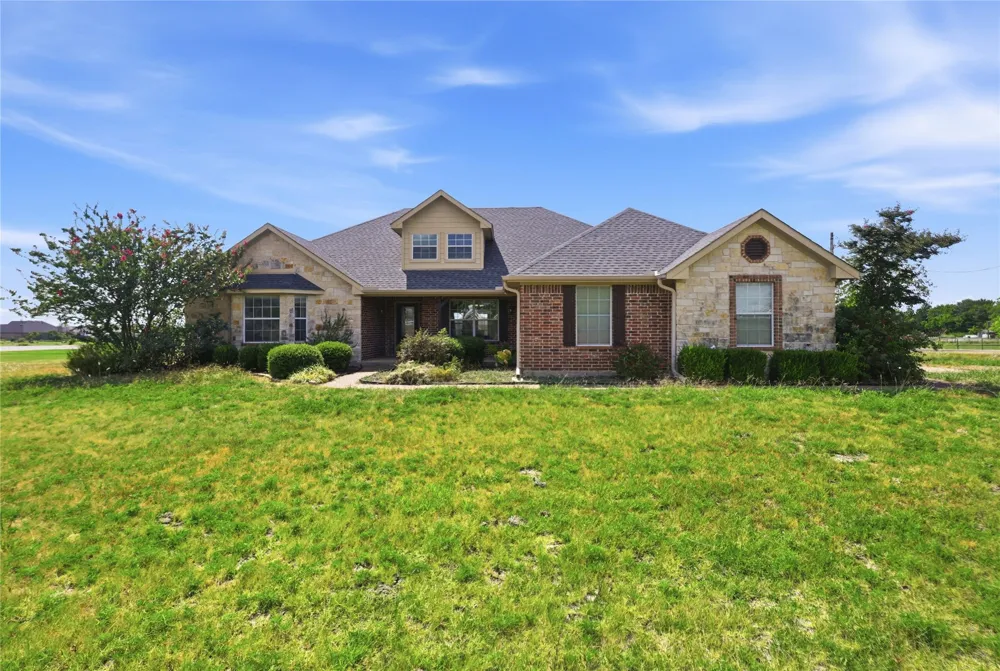 101 Cheyenne Trail Trenton, TX 75490