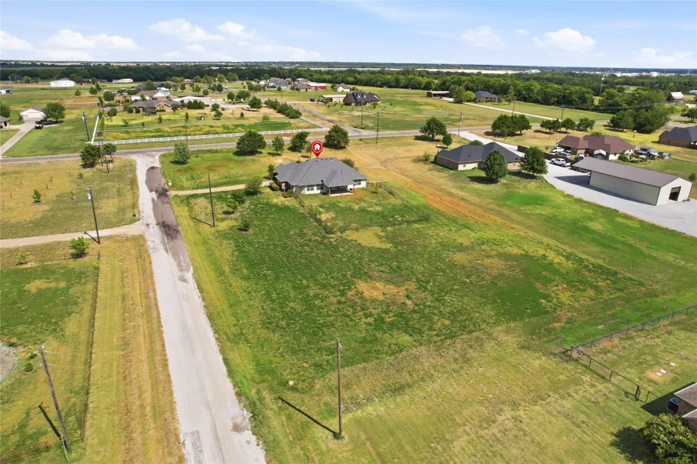 101 Cheyenne Trail Trenton, TX 75490