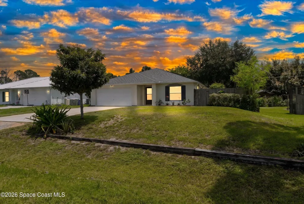 8216 100th Court Vero Beach, FL 32967