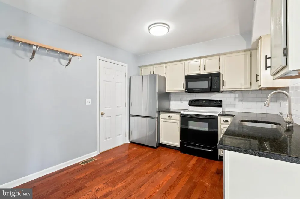3 WINFIELD COURT Easton, PA 18045