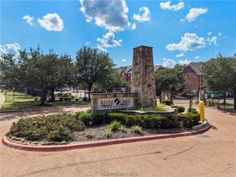 305 Holleman Drive E #301