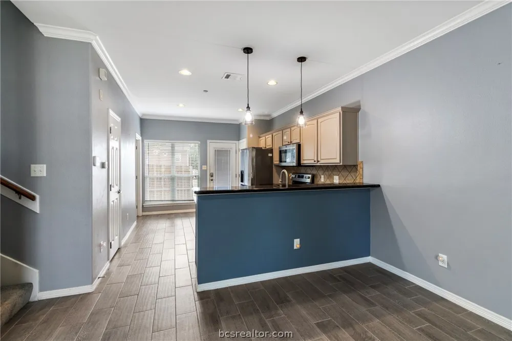 305 Holleman Drive E #301 College Station, TX 77840