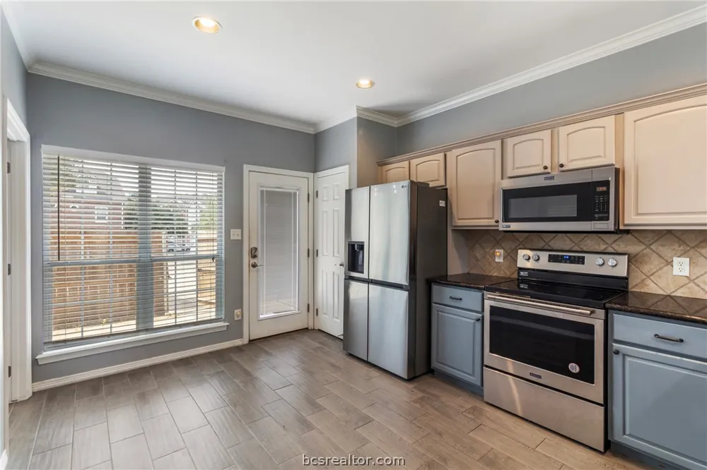 305 Holleman Drive E #301 College Station, TX 77840