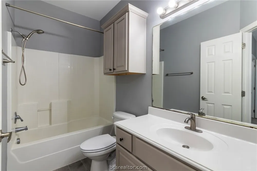 305 Holleman Drive E #301 College Station, TX 77840