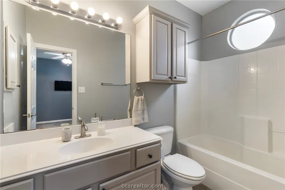 305 Holleman Drive E #301 College Station, TX 77840