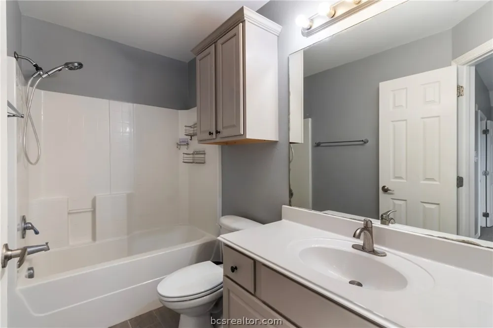 305 Holleman Drive E #301 College Station, TX 77840