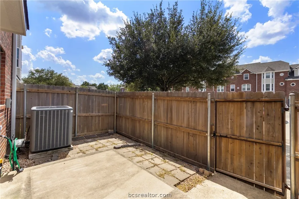 305 Holleman Drive E #301 College Station, TX 77840