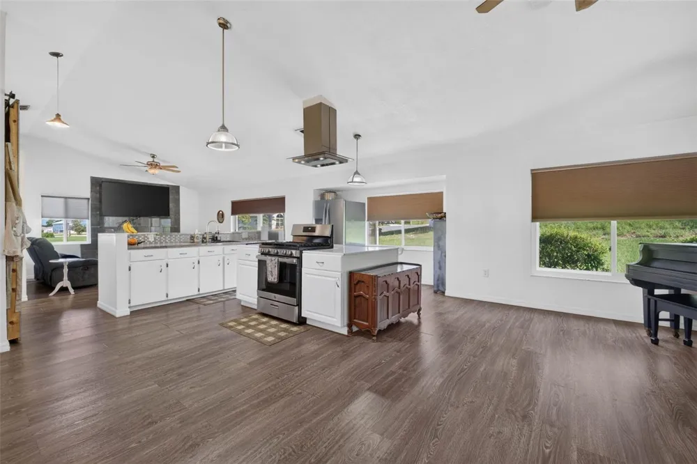 722 HUNT DRIVE Lake Wales, FL 33853