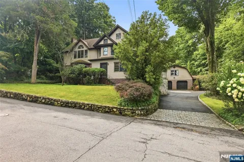 41 Crest Road