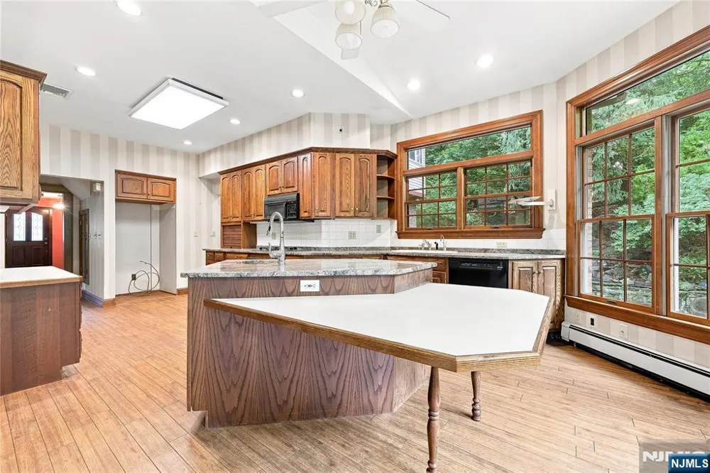 41 Crest Road Hillsdale, NJ 07642