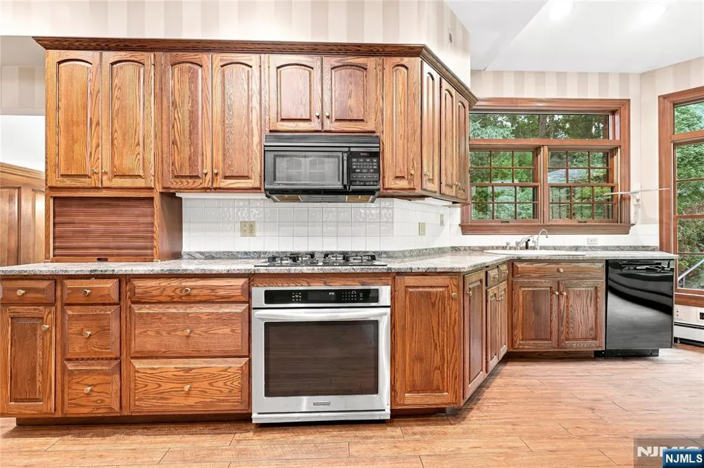 41 Crest Road Hillsdale, NJ 07642