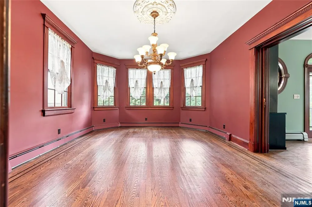 41 Crest Road Hillsdale, NJ 07642