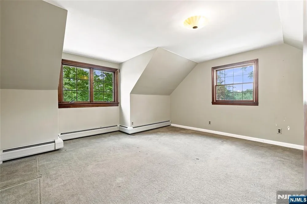 41 Crest Road Hillsdale, NJ 07642