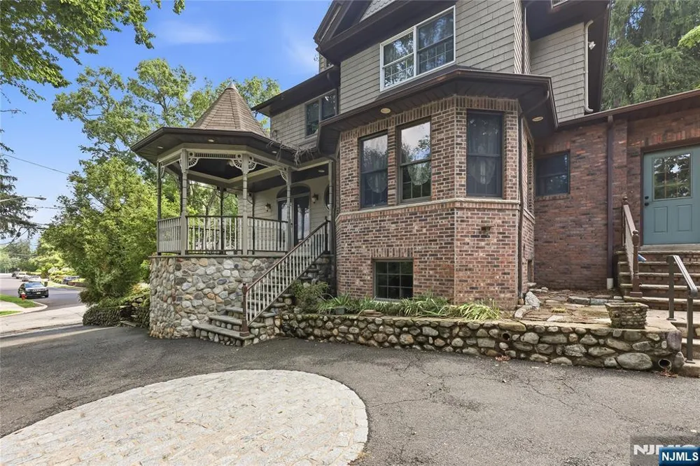 41 Crest Road Hillsdale, NJ 07642