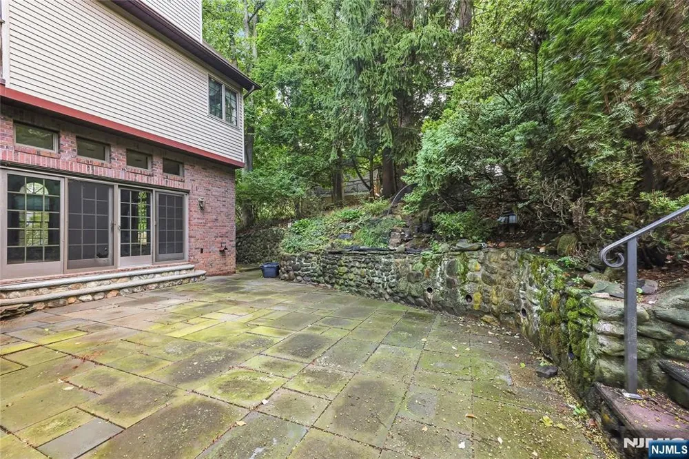 41 Crest Road Hillsdale, NJ 07642