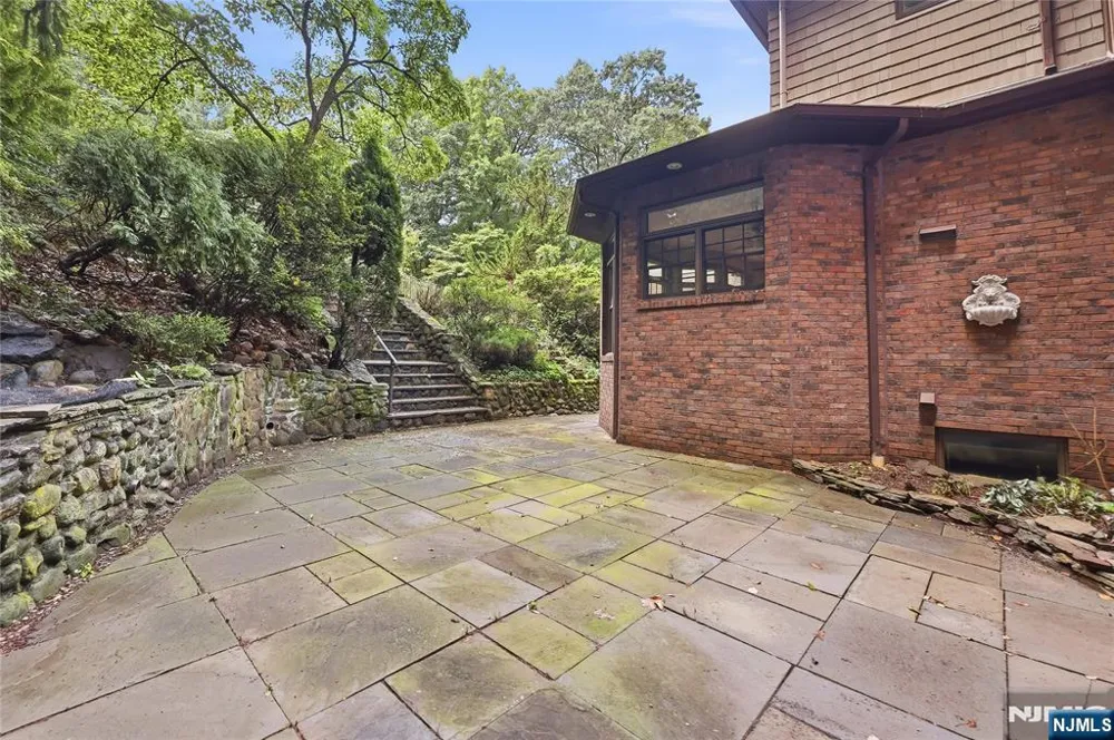 41 Crest Road Hillsdale, NJ 07642