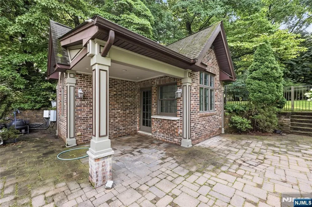 41 Crest Road Hillsdale, NJ 07642
