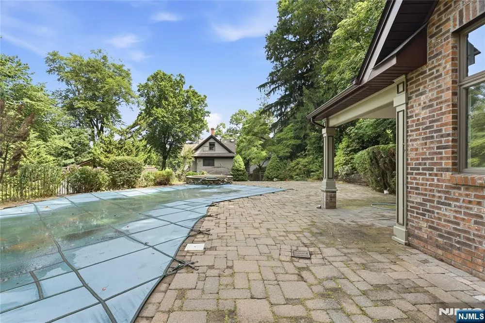 41 Crest Road Hillsdale, NJ 07642
