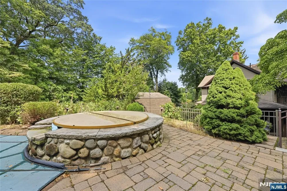 41 Crest Road Hillsdale, NJ 07642