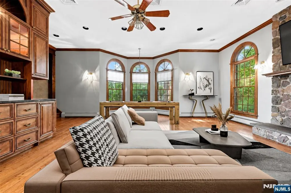 41 Crest Road Hillsdale, NJ 07642