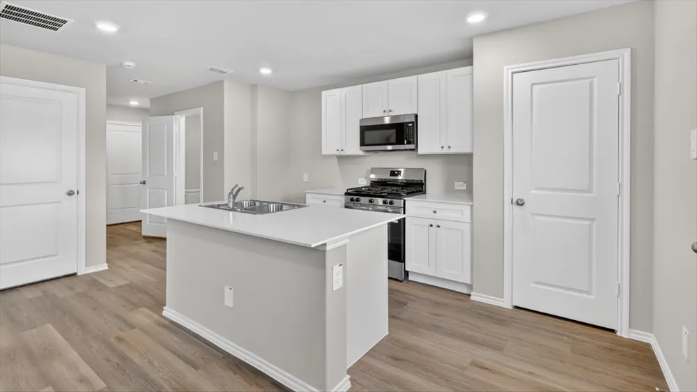 806 KING'S WAY Hillsboro, TX 76645