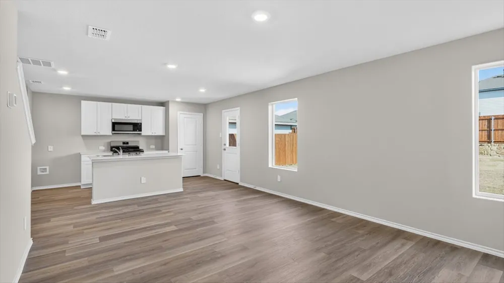 806 KING'S WAY Hillsboro, TX 76645