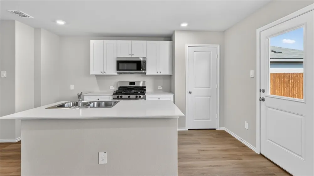 806 KING'S WAY Hillsboro, TX 76645