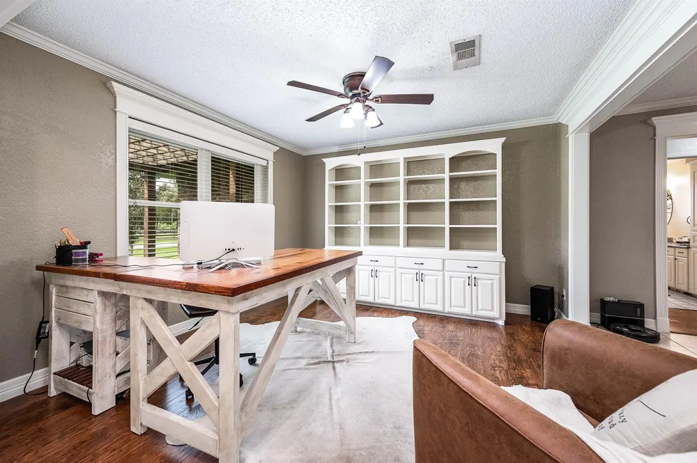 63 E County Road 136 Alvin, TX 77511