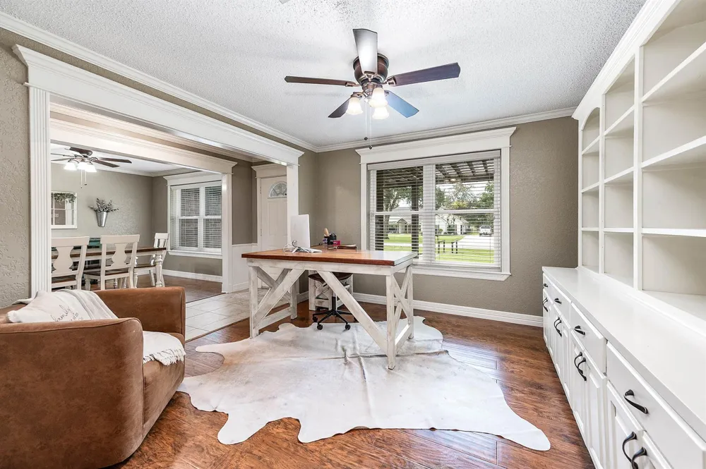 63 E County Road 136 Alvin, TX 77511