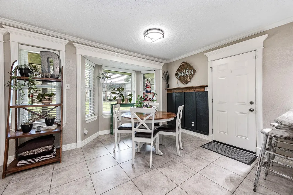 63 E County Road 136 Alvin, TX 77511