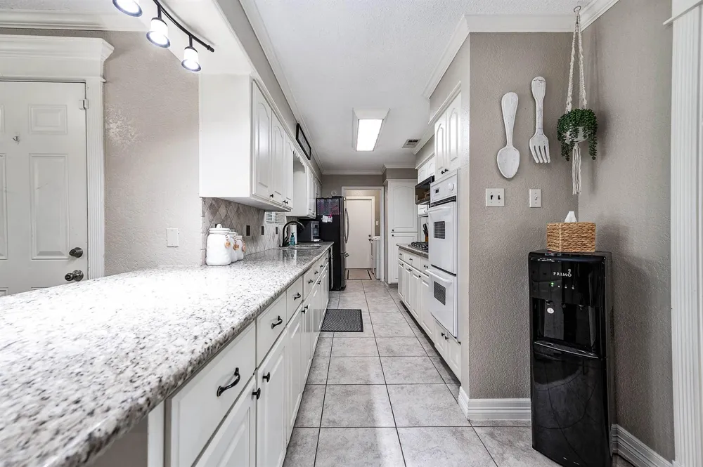 63 E County Road 136 Alvin, TX 77511