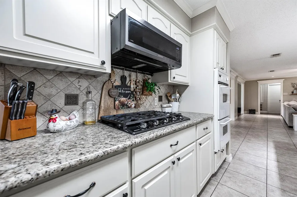 63 E County Road 136 Alvin, TX 77511