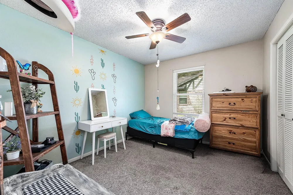 63 E County Road 136 Alvin, TX 77511