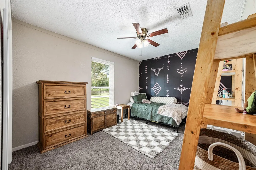 63 E County Road 136 Alvin, TX 77511
