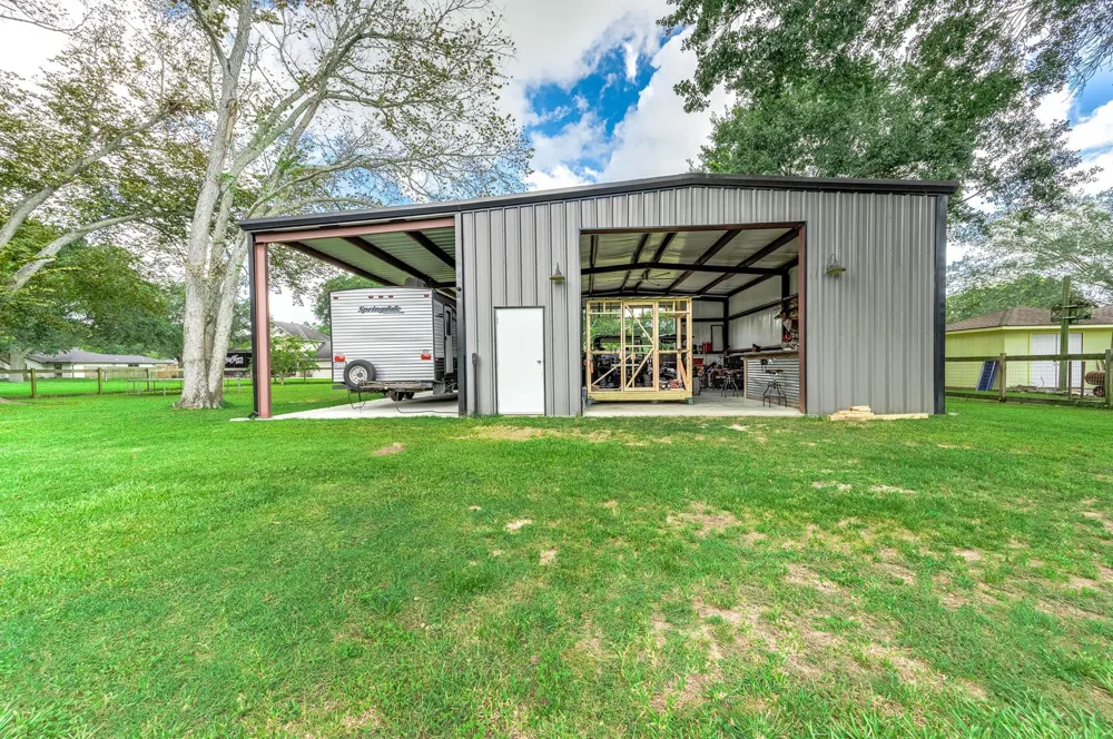 63 E County Road 136 Alvin, TX 77511