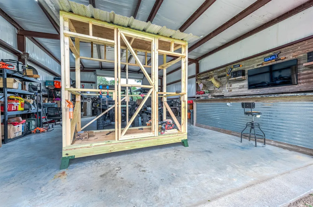 63 E County Road 136 Alvin, TX 77511