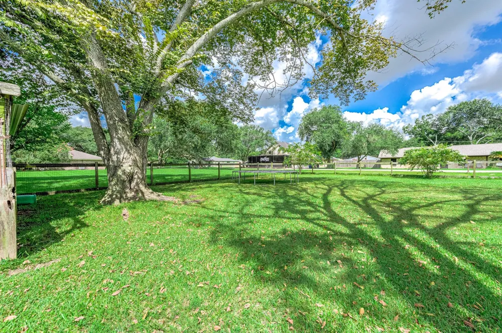 63 E County Road 136 Alvin, TX 77511