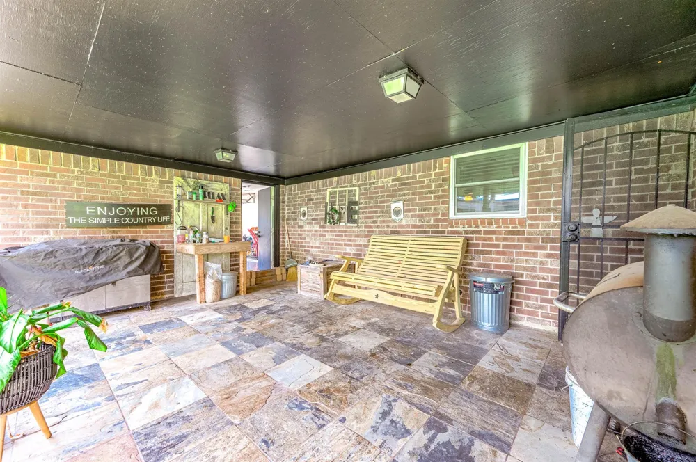 63 E County Road 136 Alvin, TX 77511