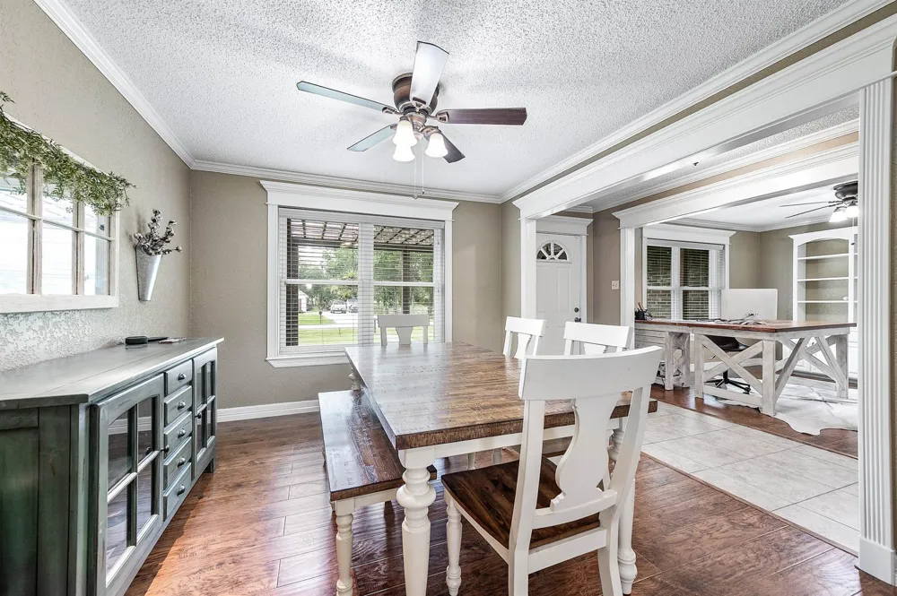 63 E County Road 136 Alvin, TX 77511